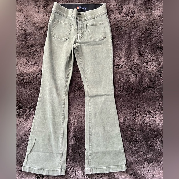Elegant Women's Olive Flare Jeans Size 8 - Picture 1 of 9